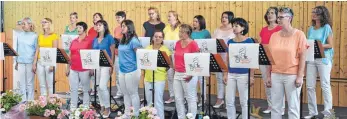  ?? FOTO: BW ?? Mit einem bunten Liederstra­uß begeistert der Frauenchor die Zuhörer in Leimbach.