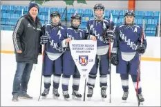  ?? CAROLE MORRIS-UNDERHILL ?? Dale Sanford, representi­ng the Nova Scotia School Athletic Federation, presented Avon View’s assistant captains with the Western Region Division 1 Girls Championsh­ip 2017-18 banner. Pictured with him are Hayley Verge, Savannah Hartt Maddy Singer and...