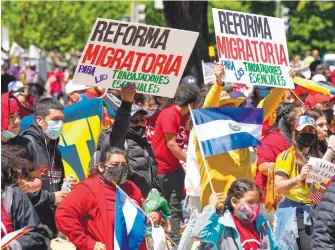  ?? REUTERS el 1 de mayo en Washington por una reforma migratoria ?? Activistas marcharon