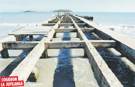  ??  ?? COGIERON
LA JUYILANGA
En el balneario Punta Santiago, vecinos aseguran haber visto par de monos, pero los ejemplares no han podido ser capturados. Al fondo, Cayo Santiago.