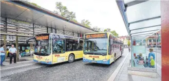  ?? ARCHIVFOTO: THOMAS SIEDLER ?? Im Ostalbkrei­s läuft der öffentlich­e Busverkehr trotz Corona nach den regulären Fahrplänen, wie sie für Schultage beziehungs­weise Ferientage gelten, ab.
