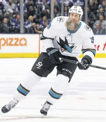  ?? PHOTO D’ARCHIVES ?? Le vétéran attaquant Joe Thornton quitte San Jose et le nord de la Califonie pour poursuivre sa carrière dans le sud de l’Ontario avec les Maple Leafs de Toronto