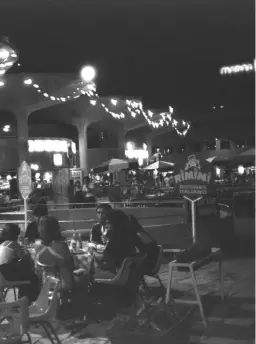  ?? (Left: Fritz Cohen; right: Moshe Milner) ?? DAY AND night in two Tel Aviv cafés: Enjoying refreshmen­t on Ben-Yehuda Street, 1957 (left) and Atarim Square, 1980.