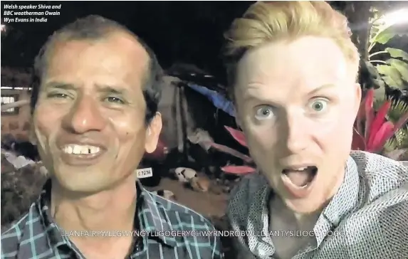  ??  ?? Welsh speaker Shiva and BBC weatherman Owain Wyn Evans in India