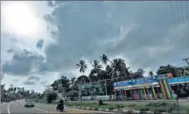  ?? VIVEK R. NAIR/HT PHOTO ?? Clouds overcast the sky in Thiruvanan­thapuram after the onset of southwest monsoon in Kerala on Thursday.