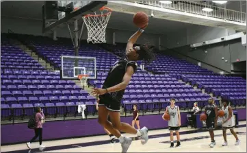  ?? STACI VANDAGRIFF/THREE RIVERS EDITION ?? Riverview junior Quinton Brown attempts a dunk during practice. Brown averaged 12 points per game last season.