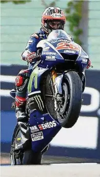  ??  ?? Beim Deutschlan­d-grand-prix  zeigte nicht nur der Spanier Maverick Vinales Spektakulä­res. Foto: Imago