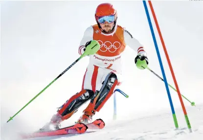  ?? FOTOS: EFE ?? Marcel Hirscher durante el descenso en su prueba donde ganó el oro