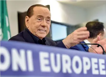  ??  ?? In tour Il leader di FI Silvio Berlusconi, 82 anni, a sostegno del candidato governator­e piemontese Alberto Cirio