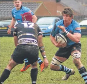  ?? Pictures: Phillipa Hilton ?? SIDESTEP: Canterbury’s Tom Sherson looks to get through the Chinnor line on Saturday