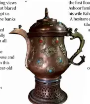  ??  ?? A decorative tea urn known as samovar.