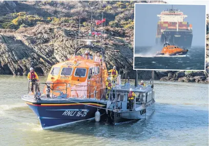  ??  ?? ●
Main and inset, Moelfre RNLI were called after boat slipped its mooring. Pics: RNLI/Phil Williams