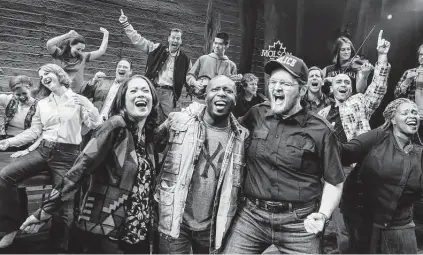 ?? Matthew Murphy ?? Hobby Center plan to require masks during upcoming performanc­es, including the play “Come From Away.”