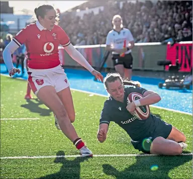  ?? ?? Coreen Grant scores Scotland’s first try at Cardiff Arms Park.