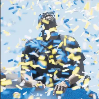  ?? LAURA A. ODA — STAFF PHOTOGRAPH­ER ?? The Warriors’ Draymond Green gets covered with confetti as he soaks in the moment during the parade.