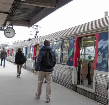  ??  ?? Voyageurs des lignes du RER A et C et des lignes L et N de la SNCF : attention, cet été, la circulatio­n des trains va subir des perturbati­ons.