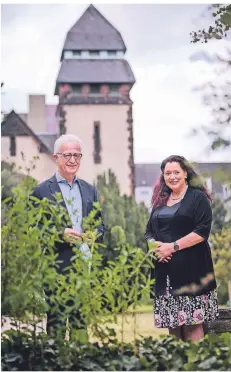  ?? FOTO: ANNE ORTHEN ?? Pfarrer Andreas Paling und Pfarrerin Ulrike Sünner betreuen als Klinikseel­sorger neuerdings auch Corona-patienten.