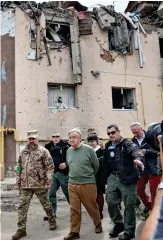  ?? ?? Wrecked: Antonio Guterres among bombed homes in Irpin yesterday
