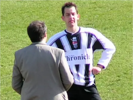  ??  ?? Bath City chairman Geoff Todd and Jim Rollo after their promotion disappoint­ment in 2006