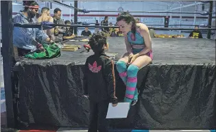  ?? CP PHOTO ?? Jessie Mack speaks to a young fan after her bout at the Oshawa Curling Club.