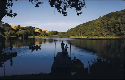  ?? STAFF FILE PHOTO ?? People boat and fish on Boronda Lake in June in Palo Alto’s Foothills Park, which was recently opened to nonresiden­ts.