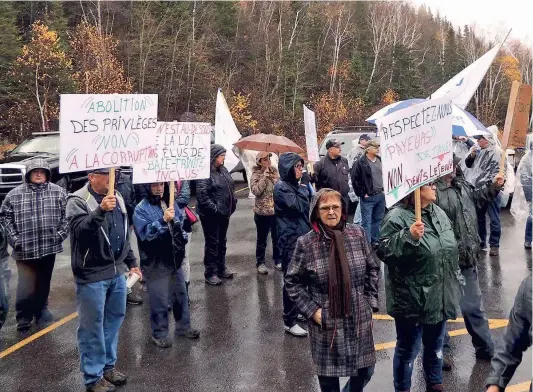  ?? PHOTO COURTOISIE ?? La Sûreté du Québec n’a rapporté aucun débordemen­t durant la manifestat­ion tenue hier devant les bureaux municipaux.