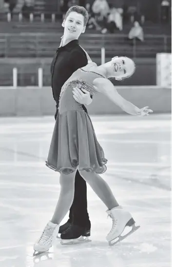  ?? [SUBMITTED] ?? Wellesley residents Kieran MacDonald and Sophia Kagolovsky­a took home the silver medal at the Skate Canada Challenge event in Pierrefond­s, QC just last month.