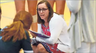  ?? GARY MIDDENDORF/DAILY SOUTHTOWN ?? Joliet Catholic coach Christine Scheibe talks to her team during a timeout in a match against Sandburg on September 6, 2018.