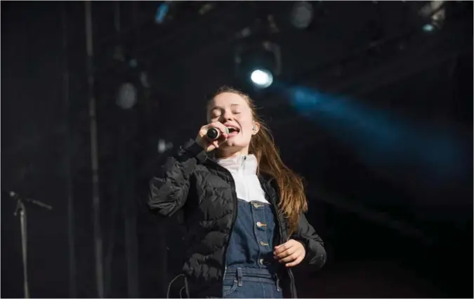  ?? KRISTIAN JACOBSEN ?? Etter en lang rekke singler er debutalbum­et til Sigrid Solbakk Raabeute. Her fra Utopia-festivalen i Stavanger i fjor.