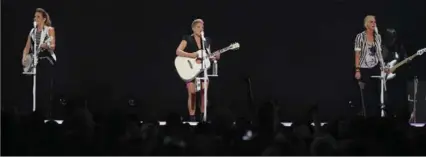  ?? CATHIE COWARD, THE HAMILTON SPECTATOR ?? The Dixie Chicks’ Emily Robison, left, Natalie Maines and Martie Maguire in concert at First Ontario Centre Monday night.