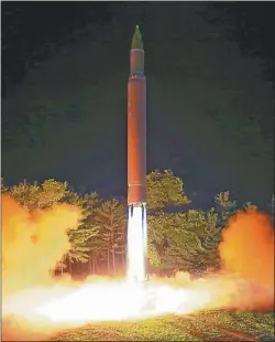  ?? AFP ?? AMENAZA. Los misiles norcoreano­s llevan ojivas nucleares.