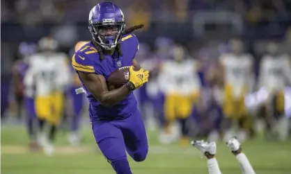  ?? ?? Vikings wide receiver KJ Osborn (17) runs for a touchdown after a pass reception against the Pittsburgh Steelers on Thursday. Photograph: Elizabeth Flores/AP