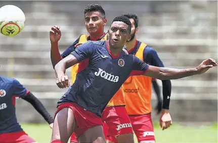  ??  ?? Invicto. El Águila llega invicto a esta jornada y una combinació­n de resultados le puede dejar en el liderato si vence al Limeño.