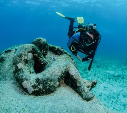  ??  ?? Isla Mujeres, entre la historia y la leyenda, es un nombre que evoca maravillas.