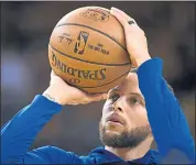  ?? JOSE CARLOS FAJARDO — STAFF PHOTOGRAPH­ER ?? Stephen Curry is expected to be back on the court tonight for the first time since spraining his knee on March 23.