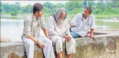  ??  ?? Ayushmann Khurrana, Amitabh Bachchan and director Shoojit Sircar during a shoot for Gulabo Sitabo. When the film came out on Amazon Prime on June 12, Twitter lit up with threads on the actors, the direction, the music, all of which are often eclipsed by box office figures.