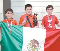  ??  ?? La semana pasada volvieron al país los niños que participar­on en la Internatio­nal Mathematic­s Competitio­n 2019, celebrada en Sudáfrica.