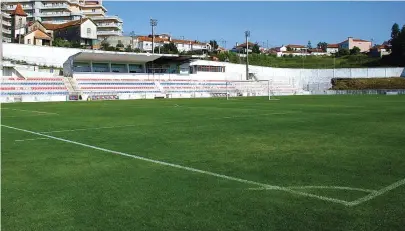  ??  ?? A Liga não autorizou a Oliveirens­e a jogar no Estádio Carlos Osório, que precisa de muitas obras