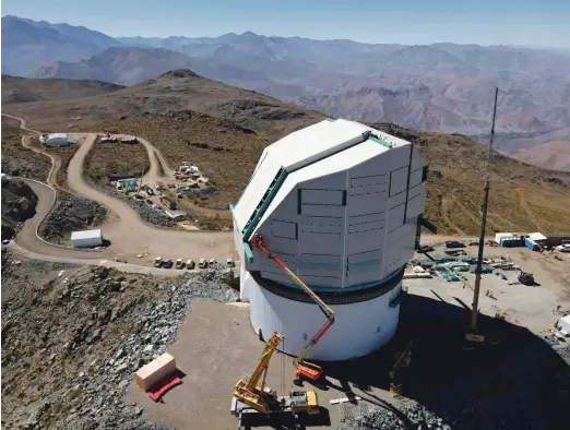  ?? Foto Observator­y Vera Rubin ?? Observator­ij Vere Rubin gradijo 350 kilometrov severno od Santiaga ob vznožju Andov, 2682 metrov nad morjem.