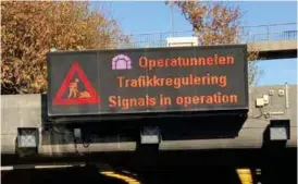  ?? FOTO: TRAFIKKORP­SET, OSLO
POLITIDIST­RIKT ?? Ved innkjøring til Operatunne­len blir bilistene varslet om at de må følge signalene som forteller hvordan de skal kjøre.