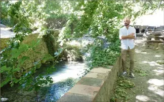  ?? (Photo R. M.) ?? Jérémie Fabre souhaite aménager une aire de jeux dans le quartier de Valaurl