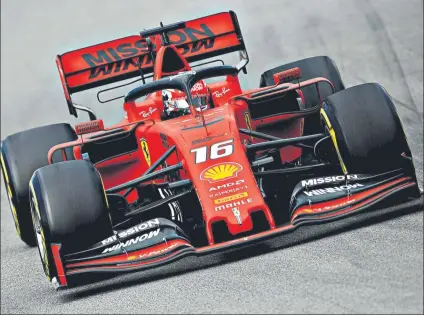  ?? FOTOS: GETTY/EFE ?? Leclerc, al volante de su Ferrari SF90, lideró la jornada de ayer por delante de Lando Norris, que realizó un buen trabajo con su Mclaren. Mientras, Mercedes y Red Bull siguen sin atacar al crono