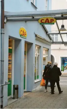  ?? Foto: Simone Bronnhuber ?? Den Lauinger Cap-Markt gibt es seit mehr als zehn Jahren. In der kommenden Woche wird das gefeiert.