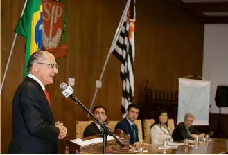  ?? Divulgação Governo de SP ?? O governador Geraldo Alckmin (PSDB-SP) em cerimônia no Palácio dos Bandeirant­es