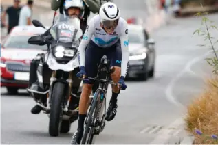  ?? ?? A palos en el Piornal.
El jefe de filas del Movistar lo intentó hasta siete veces, pero Evenepoel le remacharía. Enric perdió terreno en la última parte de la crono de Alicante.