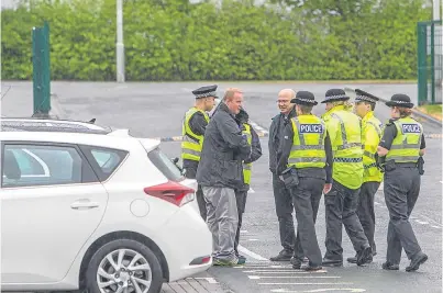  ??  ?? Police officers arrive at a factory in Rosyth. They made surprise visits to locations across Fife.