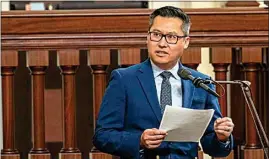  ?? ?? Assemblyma­n Vince Fong, vice chairman of the Assembly Budget Committee, urges his fellow Assembly members to reject a measure to reduce the state budget deficit. The Bakersfiel­d Republican said the bill “only pushes the crisis into the future.”