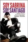  ??  ?? SASA TESTA EN PRIMERA PERSONA EN SU LIBRO SOY
SABRINA SOY SANTIAGO.