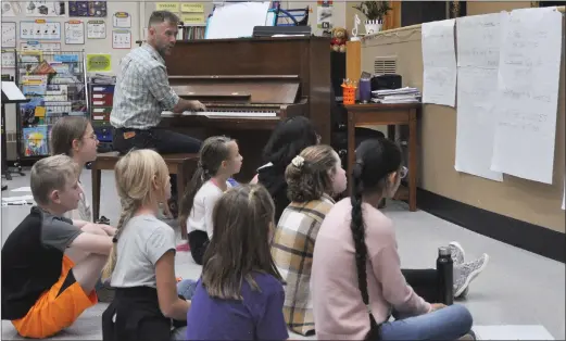  ?? ?? Singer-songwriter Jeffery Straker plays the new song on a piano during the final workshop session, Oct. 4.