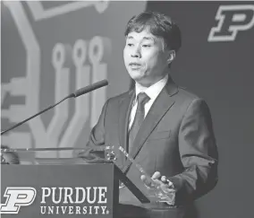  ?? ?? SK hynix CEO Kwak Noh-Jung speaks during the announceme­nt of the partnershi­p between Purdue University and SK hynix on Wednesday.